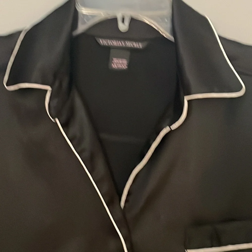 Victoria secret short sleeve black satin Pajama Top   Size XS - Picture 3 of 6